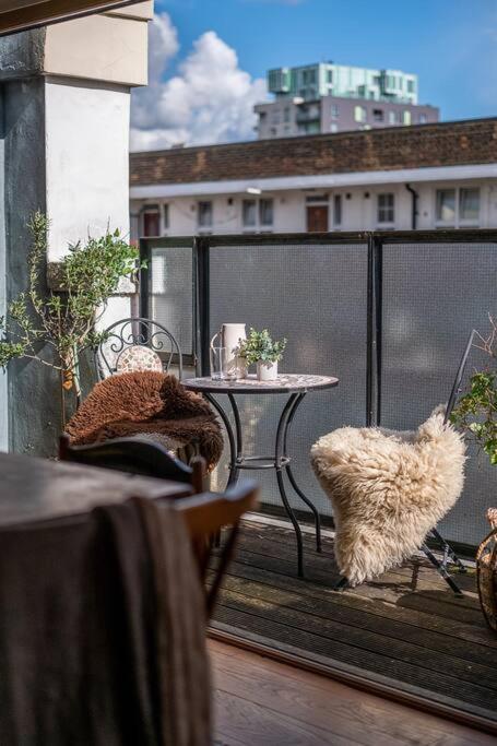 Apartamento Penthouse At The Old Tea Factory Londres Exterior foto